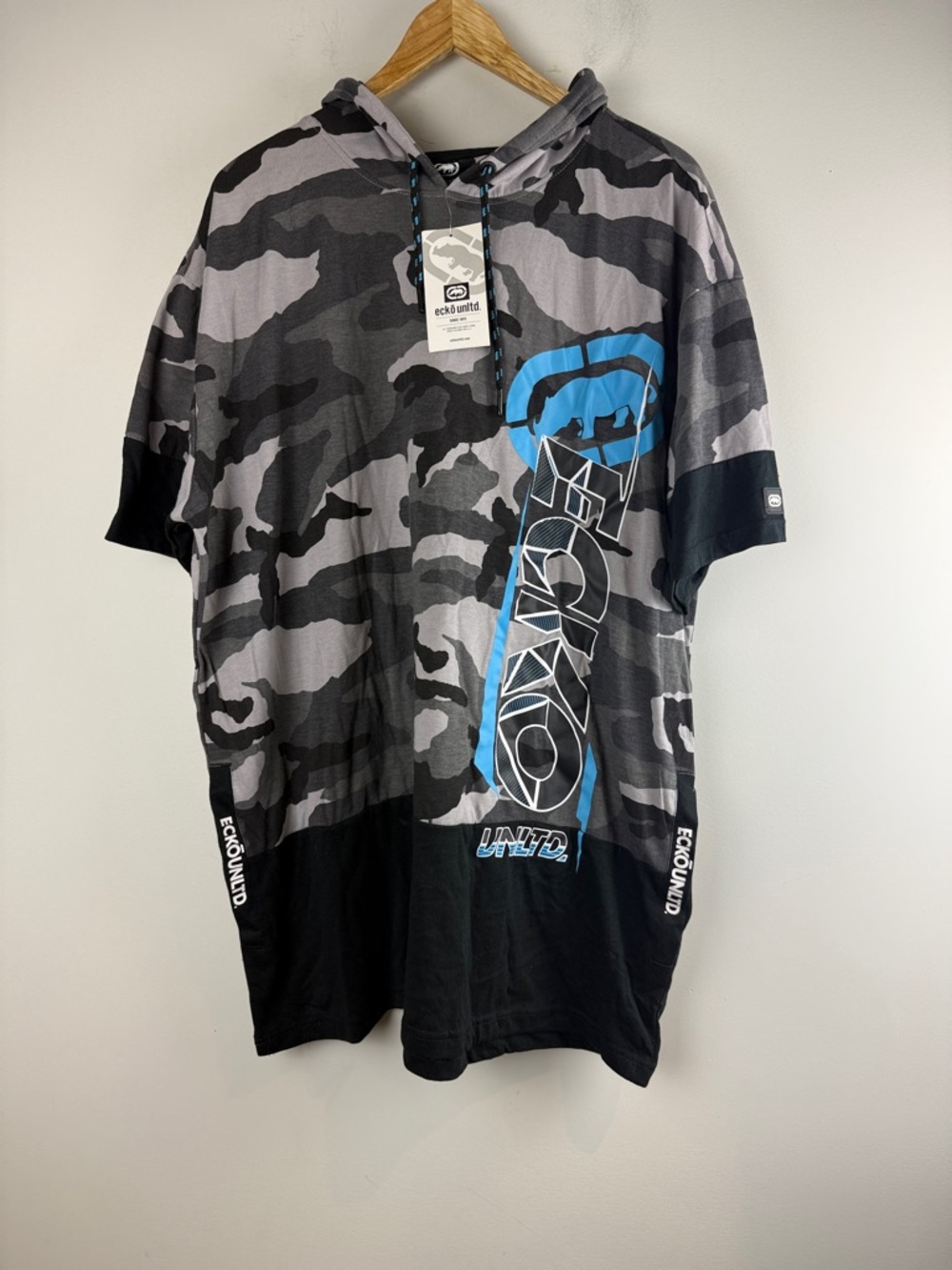 Ecko Unlimited Men’s Gray Camo Short-Sleeve Hoodie with Blue Logo